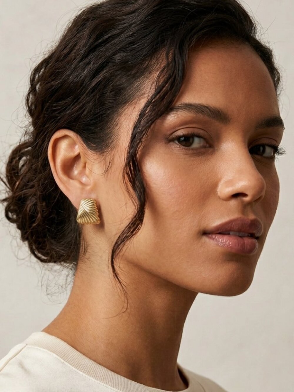 NWT Ann Taylor Gold Tone Textured Stud Earrings Vintage Inspired